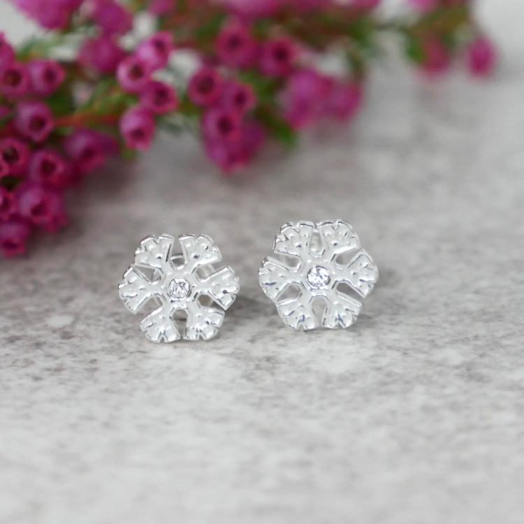 Srebrne Kolczyki sztyfty śnieżynki z cyrkonią