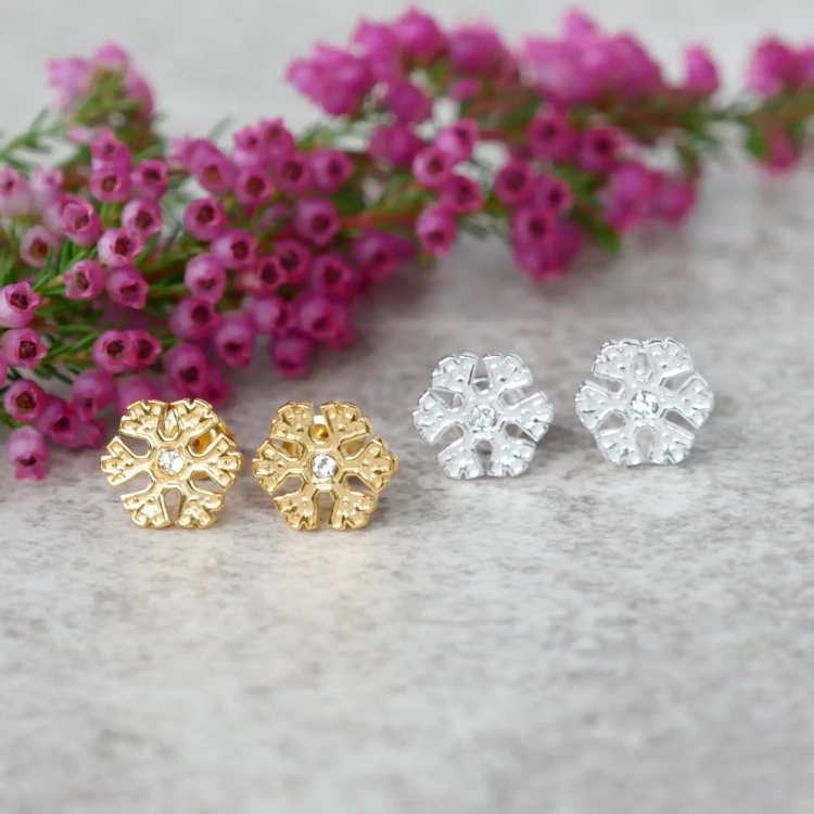 Kolczyki sztyfty pozłacane i srebrne śnieżynki z cyrkonią