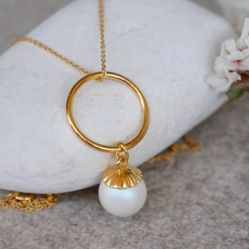 Naszyjnik pozłacany z zawieszką z z okrągłą perłą (PEWHP)