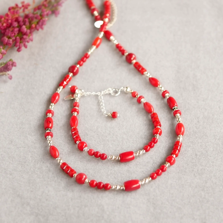 Komplet z czerwonego korala w srebrze