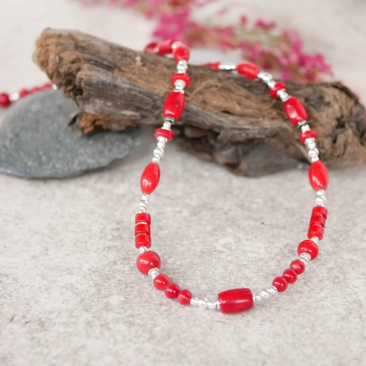 Naszyjnik z czerwonego korala w srebrze