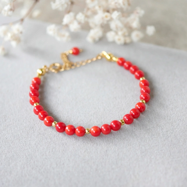 Bransoletka z czerwonym Koralem Mini w srebrze pozłacanym - wzór A