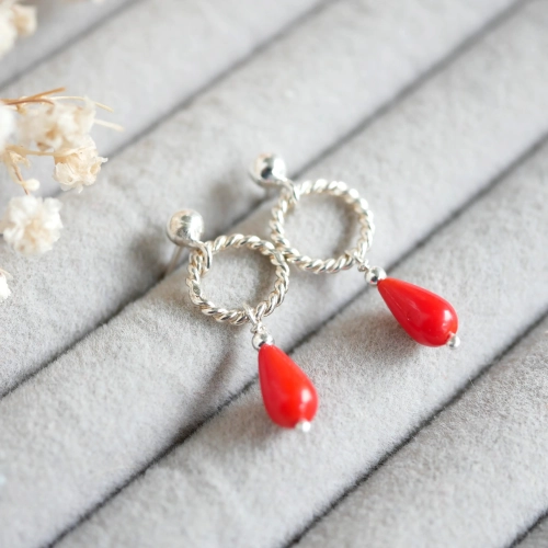 Kolczyki wiszące Koral w srebrze na sztyftach kulkach