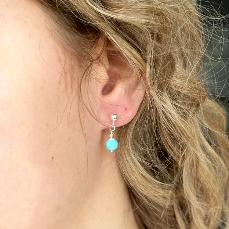 Kolczyki wiszące z turkusów MINI w srebrze - sztyfty