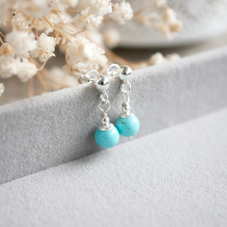 Kolczyki wiszące z turkusów MINI w srebrze - sztyfty kuleczki